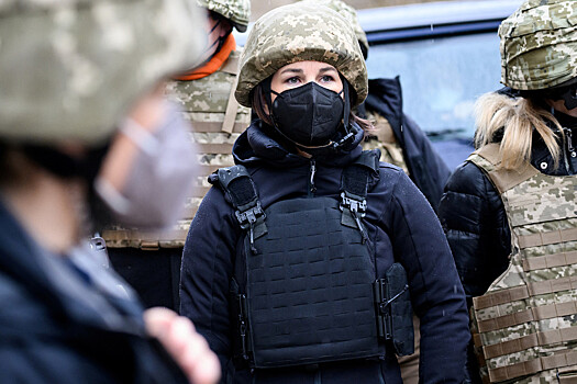 DPA: Бербок в Одессе отправилась в укрытие из-за воздушной тревоги