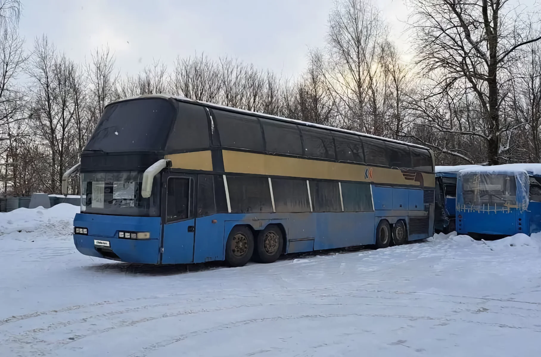 Два редчайших автобуса-гиганта продают в России2
