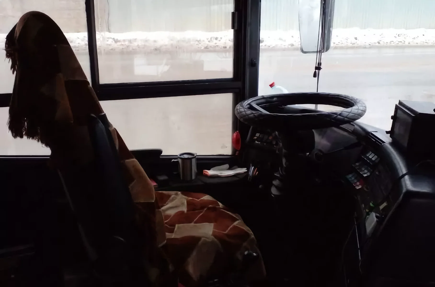 Два редчайших автобуса-гиганта продают в России3