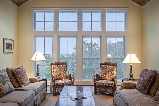 Двухстворчатые окна: гармония света и пространства в интерьере вашего дома