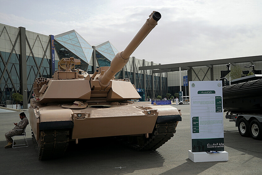 Американский танк M1A2S на 2-й Всемирной оборонной выставке World Defense Show в Эр-Рияде