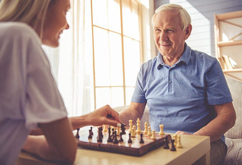 Шахматы – хороший вариант подарка дедушке