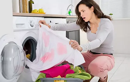 Эксперт рассказал, почему при стирке в стиральной машине не исчезают пятна на одежде