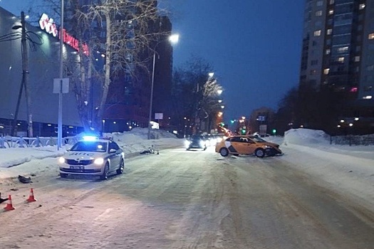 Иномарка насмерть сбила велосипедиста на перекрестке в Екатеринбурге