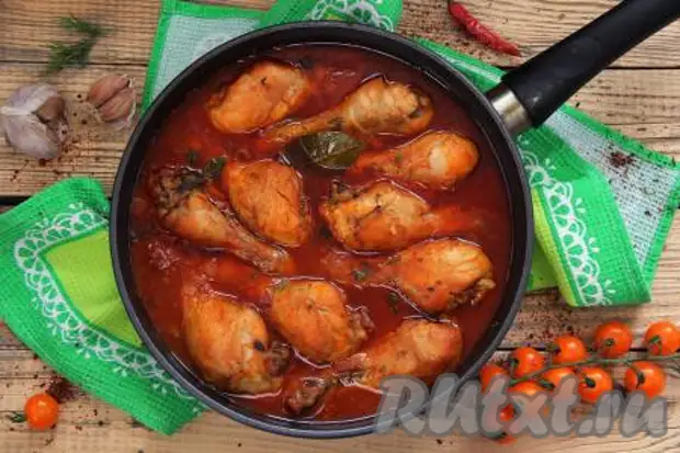 Куриные ножки в томатном соусе на сковороде0