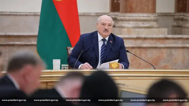 Лукашенко отчитал молодежь Белоруссии за желание одеваться 