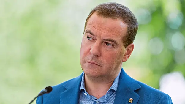 Медведев отреагировал на решение Парижа оказать дополнительную помощь Киеву
