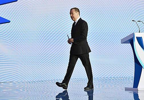 Медведев предложил отправлять вредящих России жителей в Сибирь