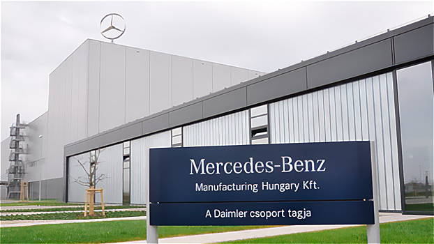 Mercedes-Benz обвиняет компанию BMW в жадности из-за платных опций