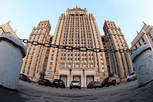 МИД РФ планирует запретить посольствам нанимать местный персонал у юрлиц