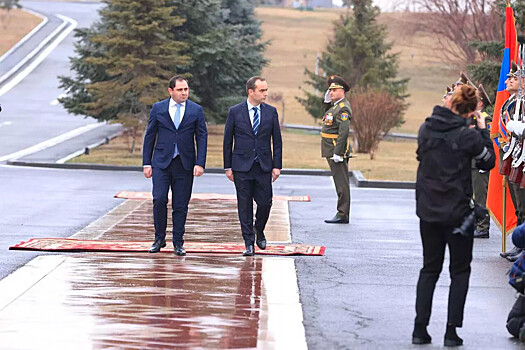 Министр обороны Франции впервые в истории посетил Армению