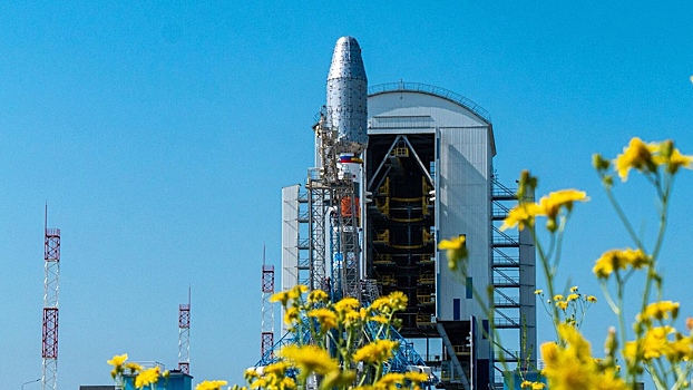 На космодроме Восточный установили «Союз-2.1б» с аппаратом «Метеор-М»