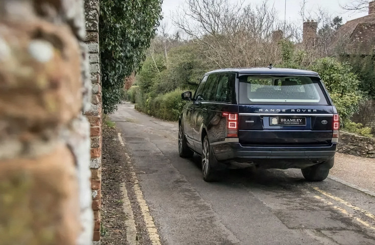 На продажу выставили дизельный Range Rover, на котором возили Елизавету II и Барака Обаму2