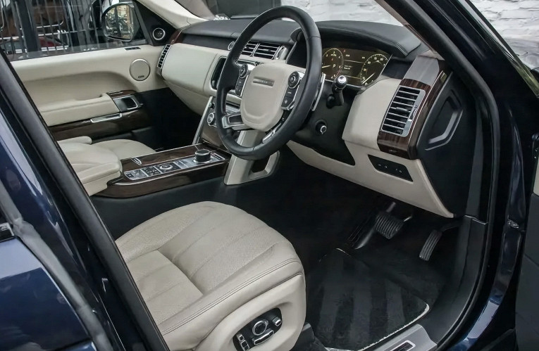На продажу выставили дизельный Range Rover, на котором возили Елизавету II и Барака Обаму3