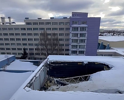 На спортивной базе в Новогорске обрушилась крыша бассейна