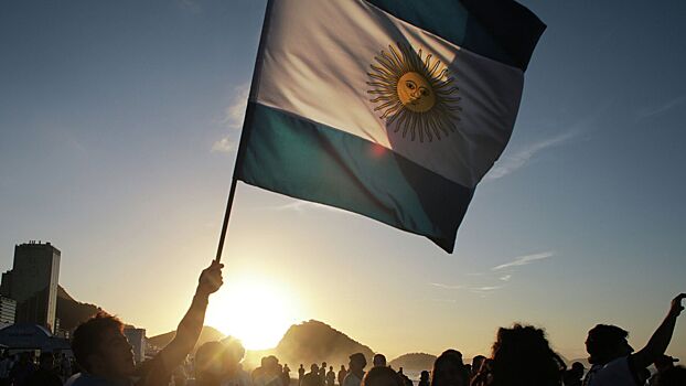 Несколько сотен жителей Аргентины собрались у конгресса страны