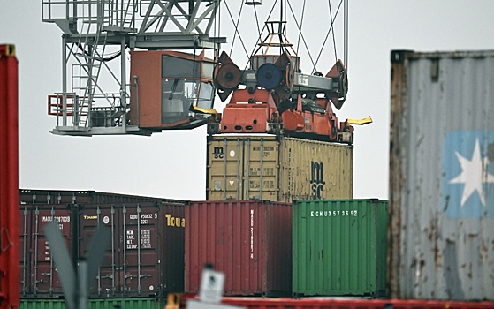 Отправка контейнера в Европу из Шанхая подорожала из-за хуситов