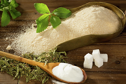 Нутрициолог рекомендовала заменить в рационе сахар на эритритол или мед