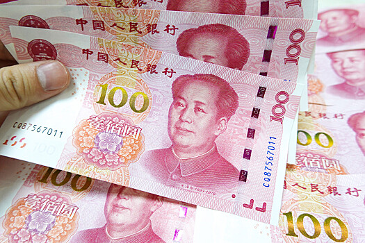 Объем юаней на зарубежных счетах банков РФ упал до минимума с 2022 года
