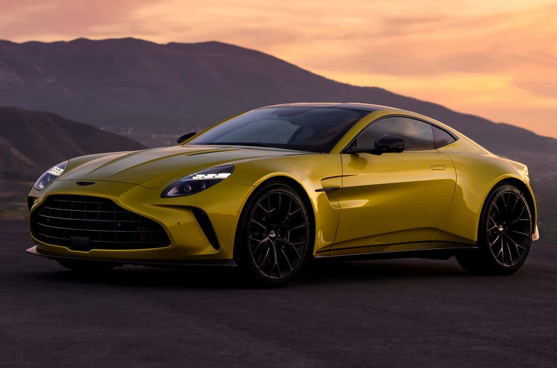 Обновленный суперкар Aston Martin Vantage: 665 сил и другой салон6