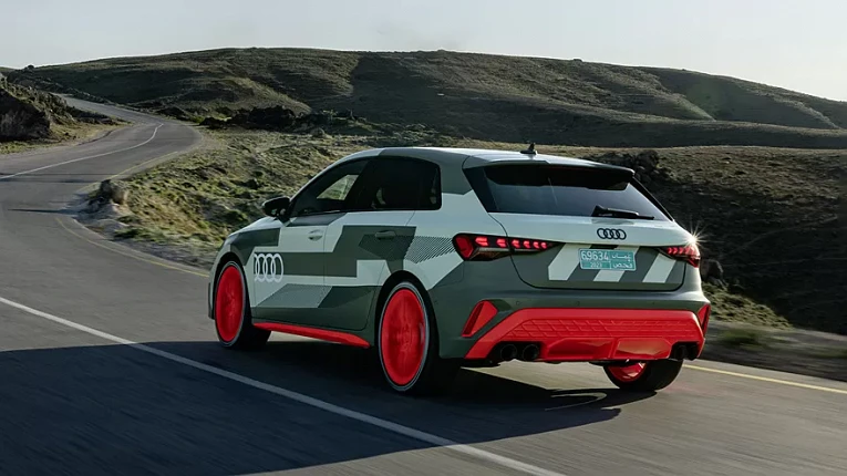 Обновлённые «заряженные» седан и хэтчбек Audi S3 показались на первых фото5