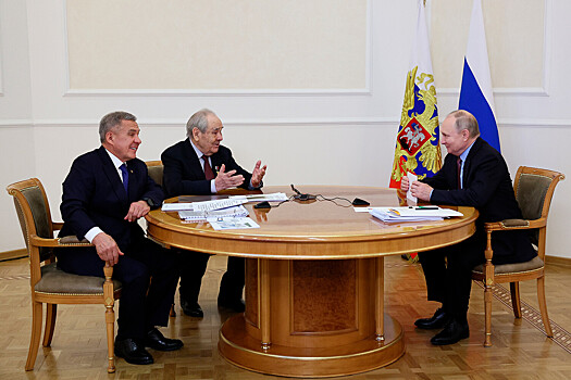 Первый президент Татарстана присоединился к встрече Путина и Минниханова