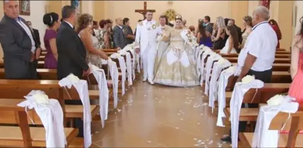 Платье обошлось родителям невесты ни много ни мало, в двести тысяч долларов3