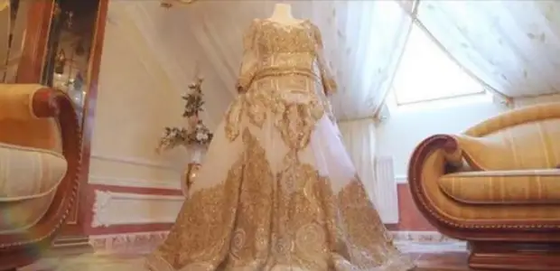 Платье обошлось родителям невесты ни много ни мало, в двести тысяч долларов0