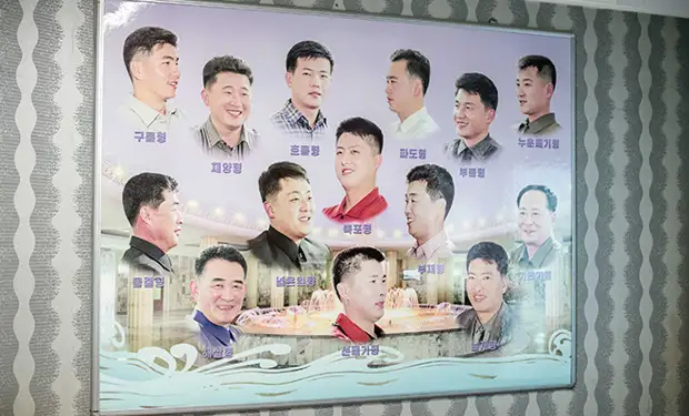 Почему у жителей Северной Кореи ни на одной фотографии нет седых волос4