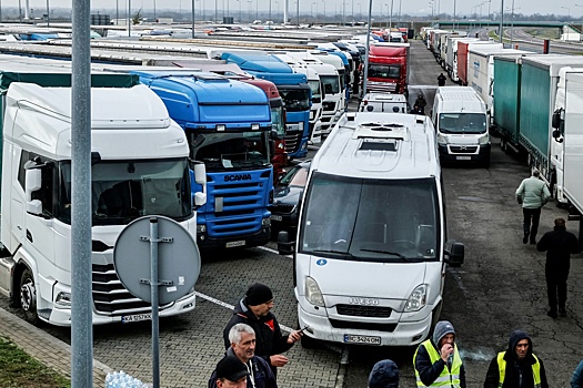 Погранслужба Украины: Около 2,5 тысячи фур застряли на границе с Польшей