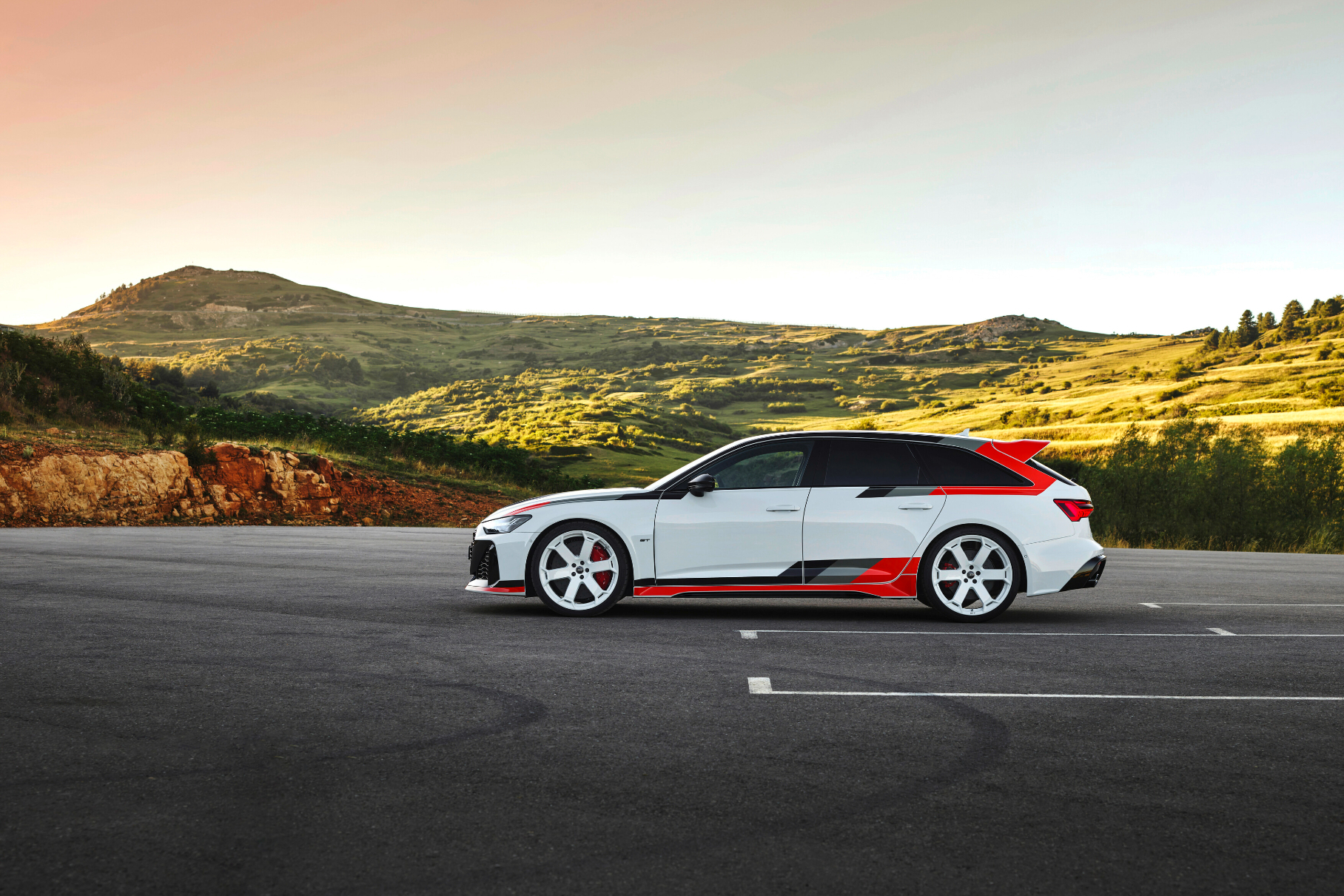 Представлен экстремальный универсал Audi RS 6 Avant GT3
