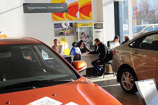 Продажи автомобилей в России выросли в январе на 64%