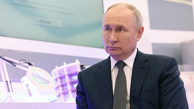 Путин сообщил о продлении программы "Молодая семья" после 2025 года