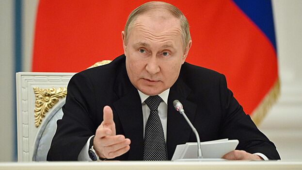 Путин: Украина называет Россию «агрессором», но получает от нее деньги