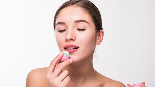 Чем опасны бальзамы для губ и чем их рекомендуют заменить дерматологи