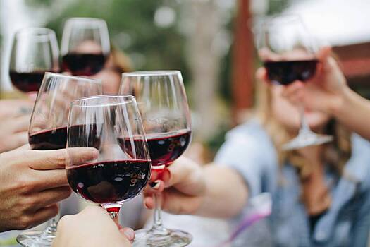 Развеян миф о пользе красного вина