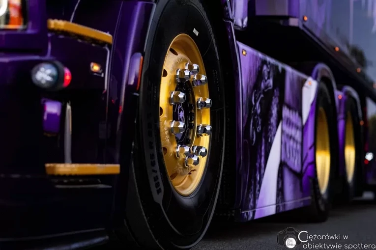 Самый фиолетовый грузовик Scania в мире: крутой проект из Нидерландов2
