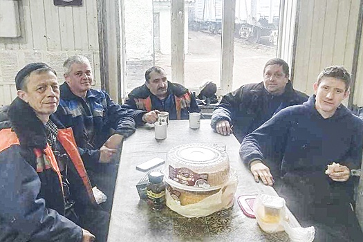 Сотрудники депо в Краснодарском крае отказались от своих подарков ради бойцов СВО