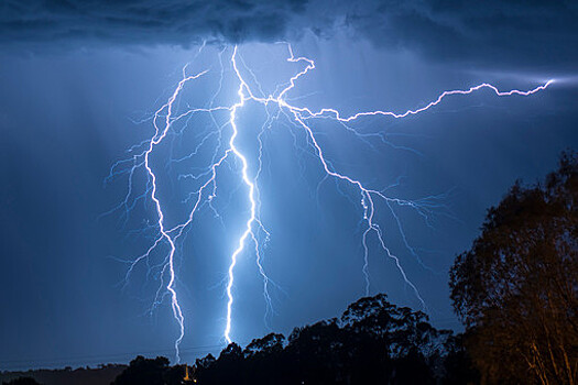Ученые рассказали, как повысить шансы на выживание при ударе молнии в человека