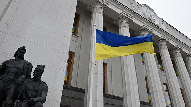 Верховная рада продлила военное положение и мобилизацию на Украине