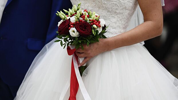 В российском регионе устроили свадьбу со стрельбой и перекрытием дороги