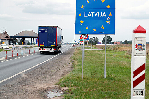 В Латвии вступил в силу запрет на машины с российскими номерами