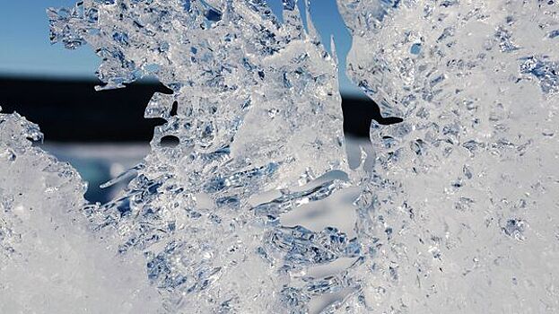 В Смоленске два ребенка провалились под лед