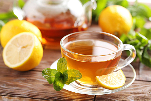 Врач Спахов рекомендует тщательно мыть лимон перед добавлением дольки в чай