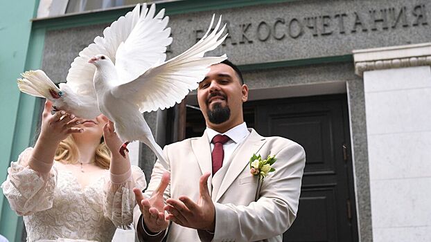 ЗАГСы Москвы назвали популярный возраст вступления в брак