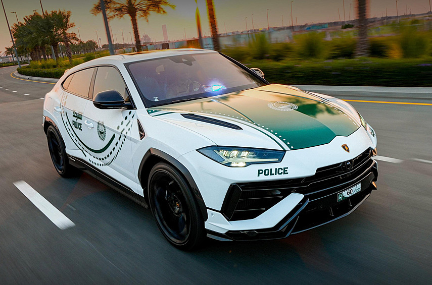 Lamborghini Urus Performante. Другой экземпляр в конце минувшего года вручили правоохранителям Дубая. 