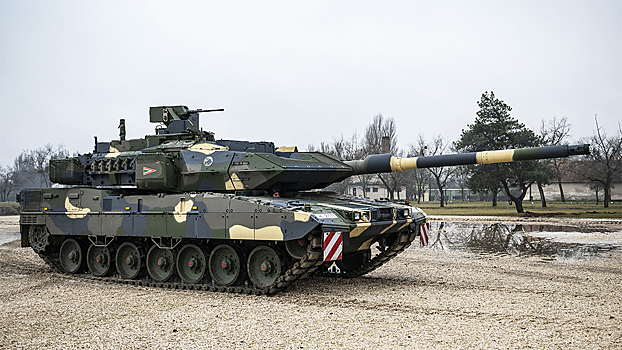 Россиян позвали в армию плакатом с танком Leopard