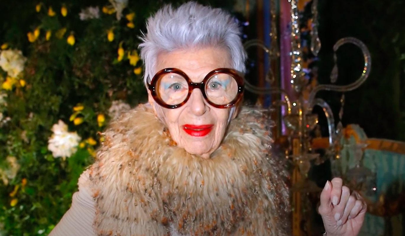 Ушла из жизни дизайнер Айрис Апфель, которая стала моделью в 97 лет