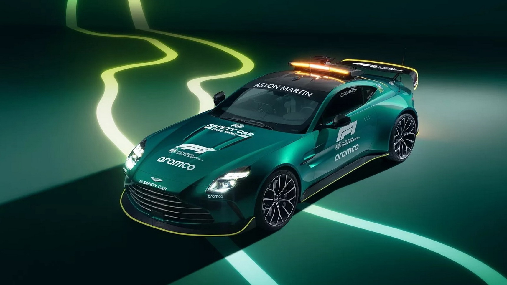 Aston Martin поменял сейфти-кар Формулы-1 после критики гонщиков4