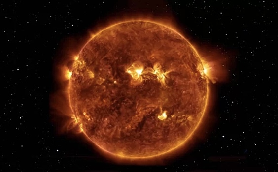 Астрономы зафиксировали высокую активность и мощную вспышку на Солнце